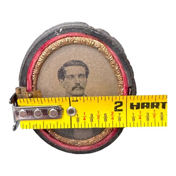 Antique Rare Victorian Oval Daguerrotype Union Case Man Mini Portrait READ - Picture 6 of 9